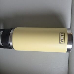 YETI 26oz Yellow Rambler
